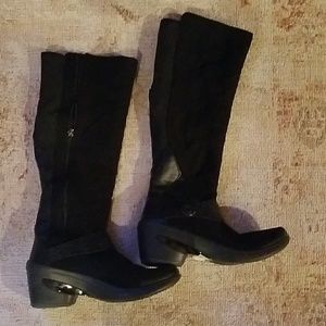 Fashionable fabric boots